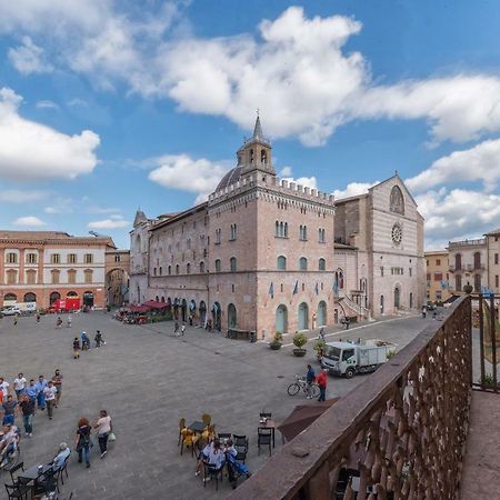 Ferienwohnung La Residenza In Piazza Grande Foligno Exterior foto