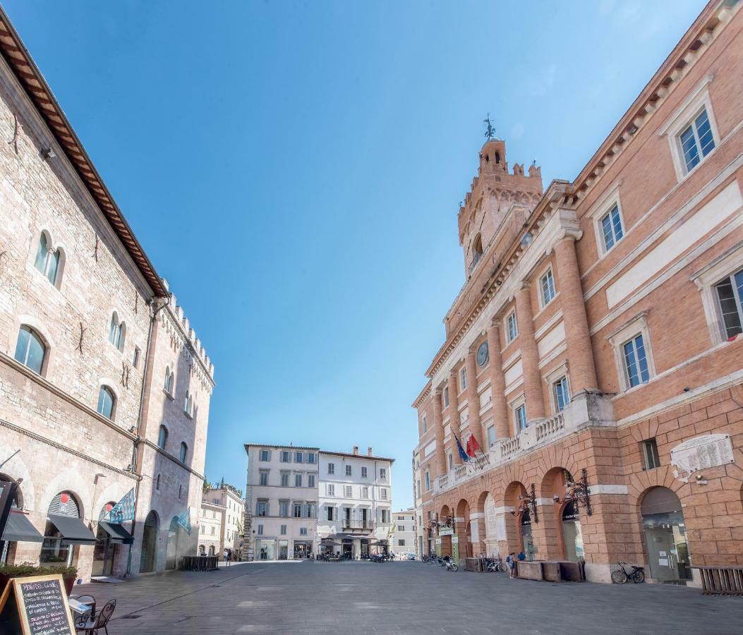 Ferienwohnung La Residenza In Piazza Grande Foligno Exterior foto