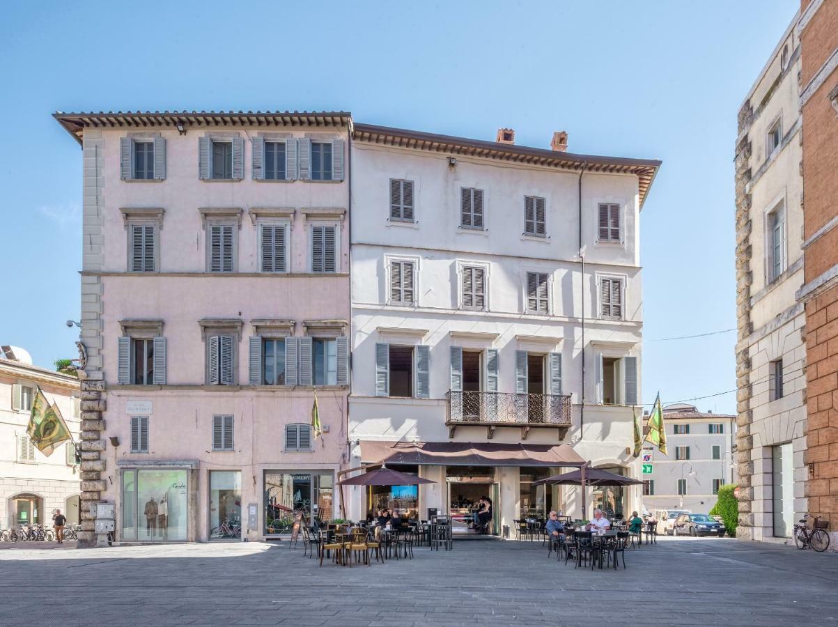 Ferienwohnung La Residenza In Piazza Grande Foligno Exterior foto